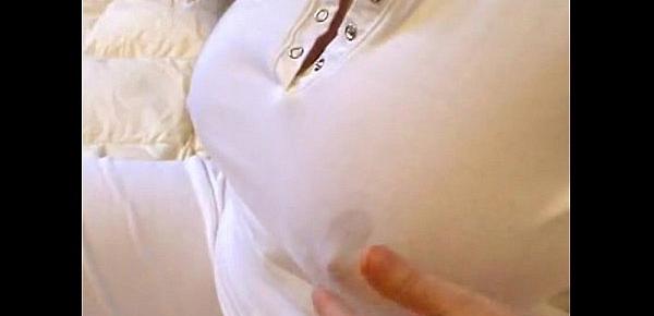  Milky mom feed her hubby
